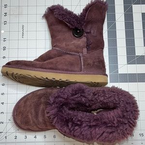 Purple button UGGs discontinued!